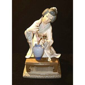 Lladro Retired Japanese Geisha Figurine Flower Arranger #4840 Porcelain Sculptur